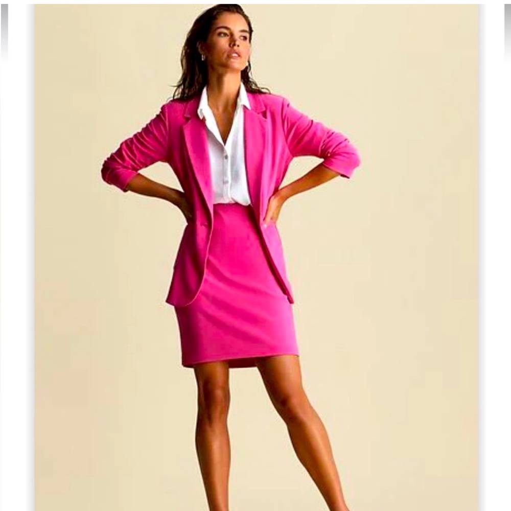 This Joseph Ribkoff blazer is all confidence and bold styling rolled into one.